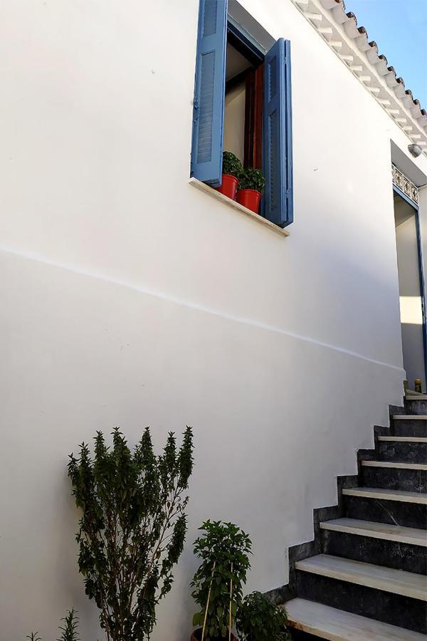 Ariadne,Traditional Apartment In Centre Of Poros Порос Экстерьер фото